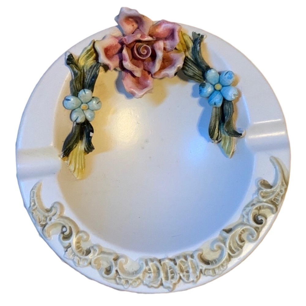 Vintage ashtray with painted flowers